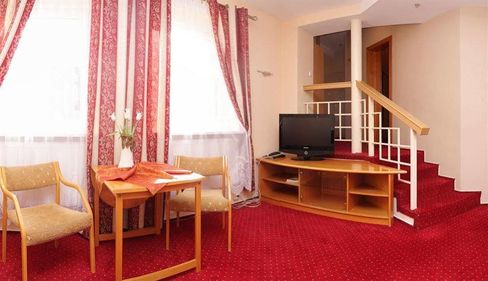 Hotel Wiktoria 斯克拉斯卡波伦巴 外观 照片